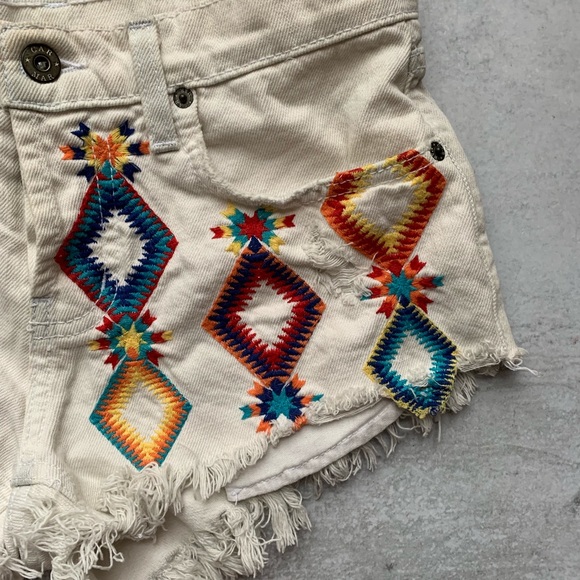CARMAR • white denim embroidered shorts - Picture 4 of 8